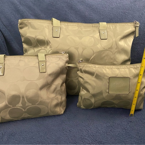 Coach signature C with matching additional bags. - Picture 5 of 10
